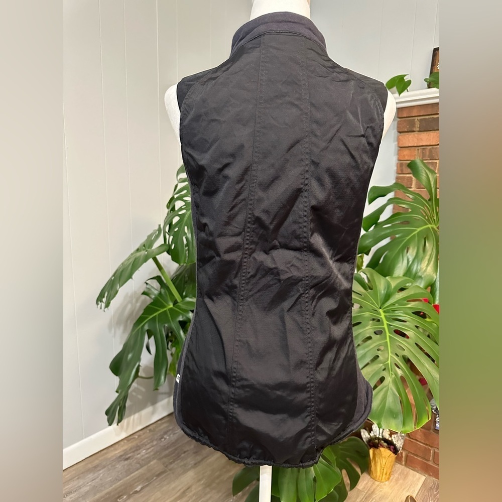 đď¸ Fabletics VEST great condition. - Picture 7 of 10